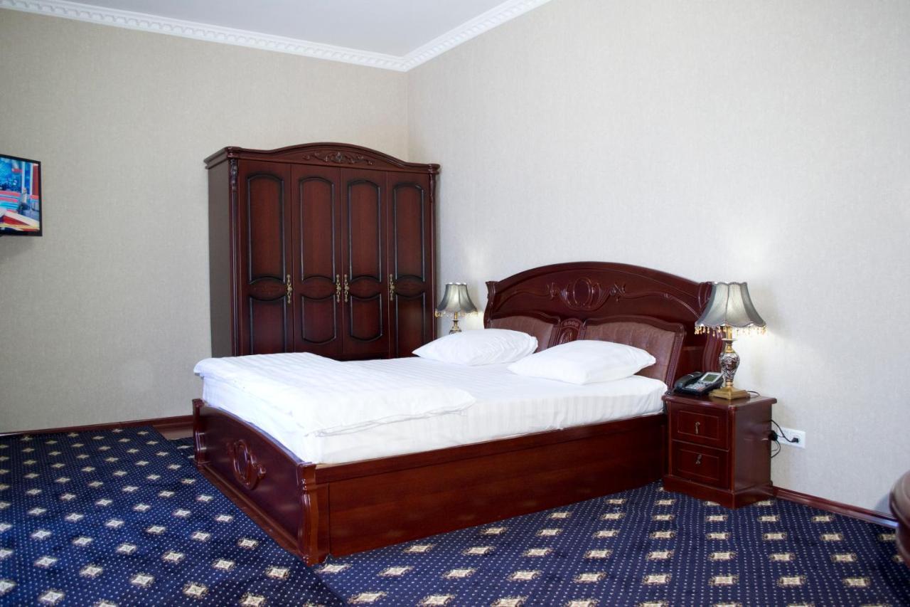 Bokhtariyon Hotel Qurghonteppa エクステリア 写真